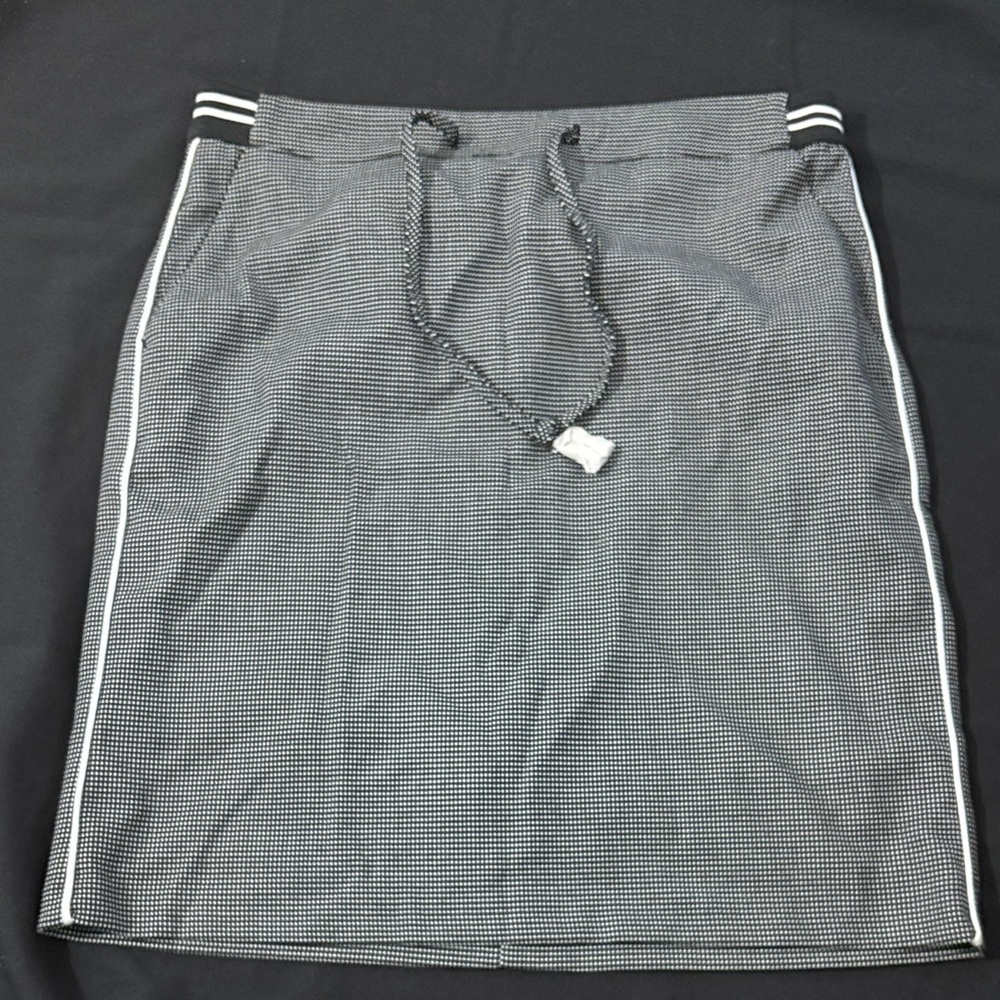 Elegant Black and White Pencil Skirt